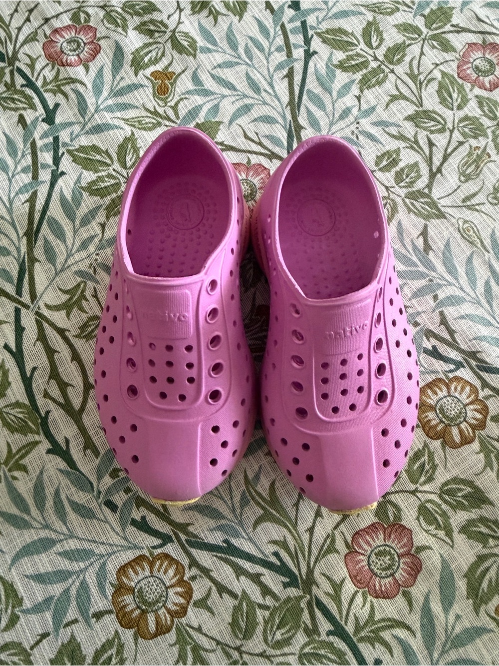 Native Kids Slip-On Water Shoes - Pink